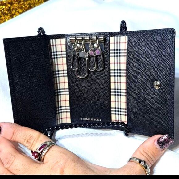 Burberry 4 Key Holder PRISTINE CONDITION GIFTABLE Authentic - Picture 1 of 15